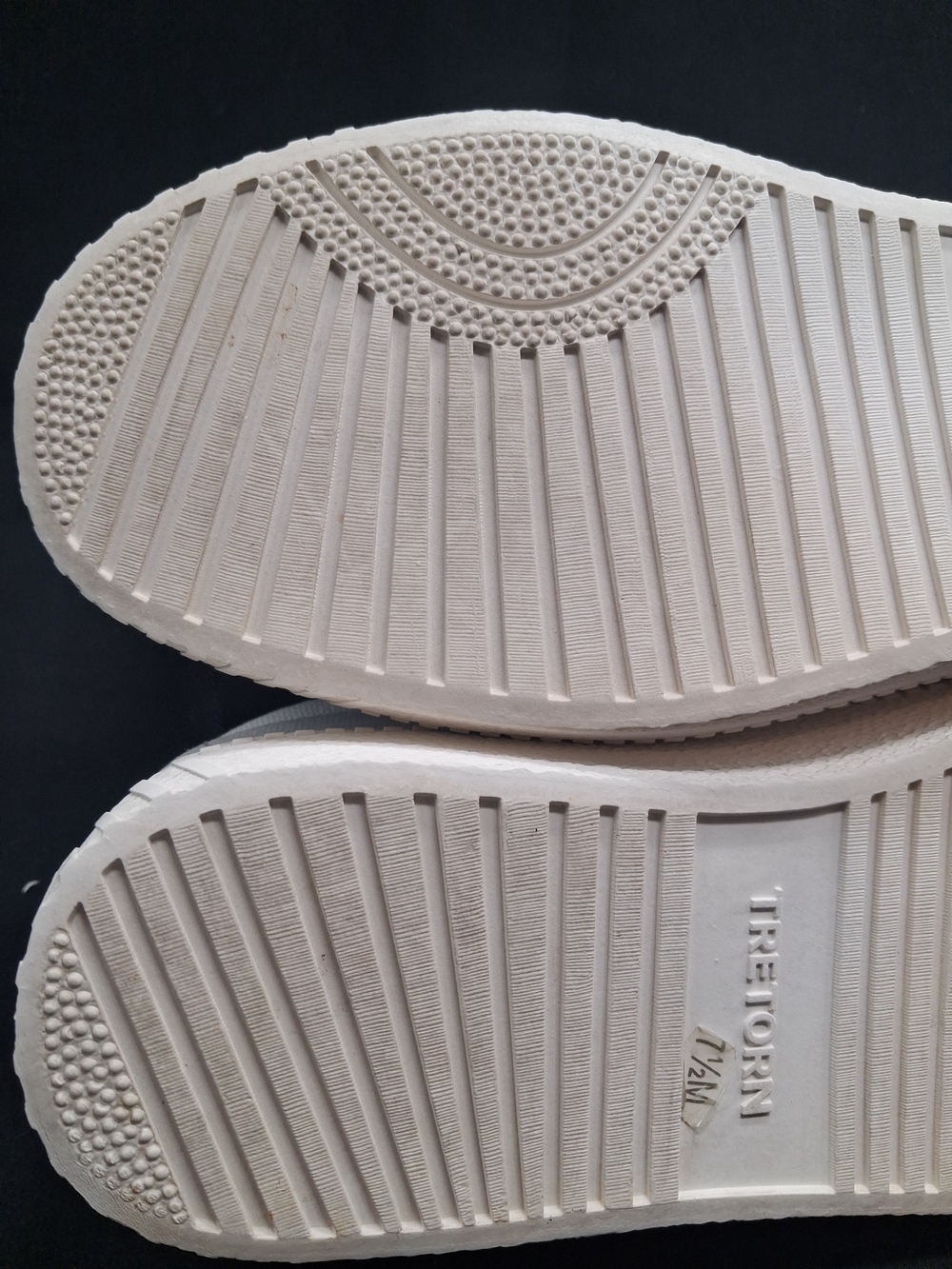 Tretorn White Canvas Low-Top Sneakers with Black Accent. 7.5. Gently Used - Picture 6 of 8